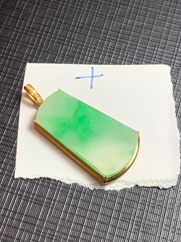 天然缅甸翡翠吊坠冰种