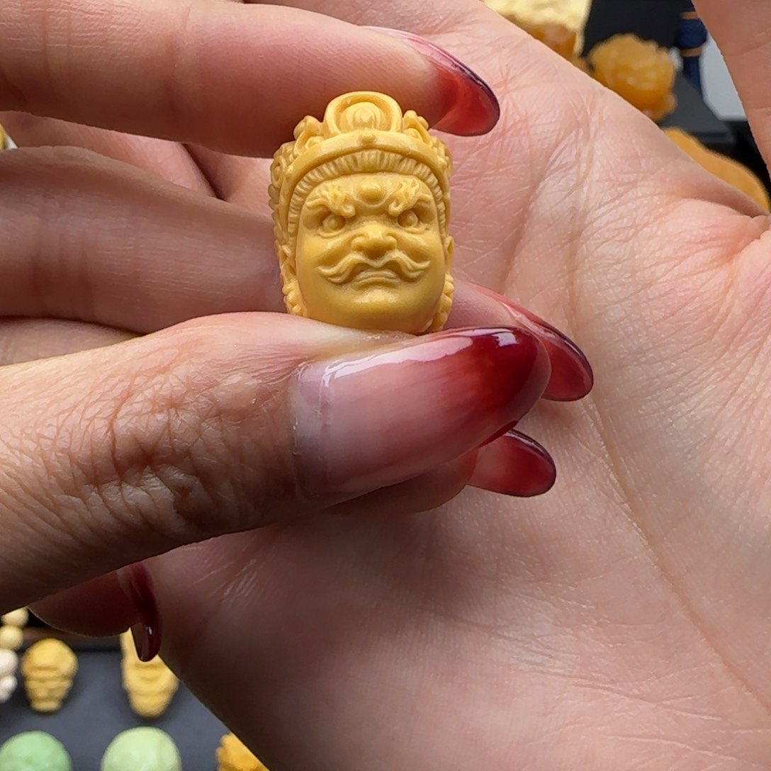 石英质玉颈饰未镶嵌碧***刀