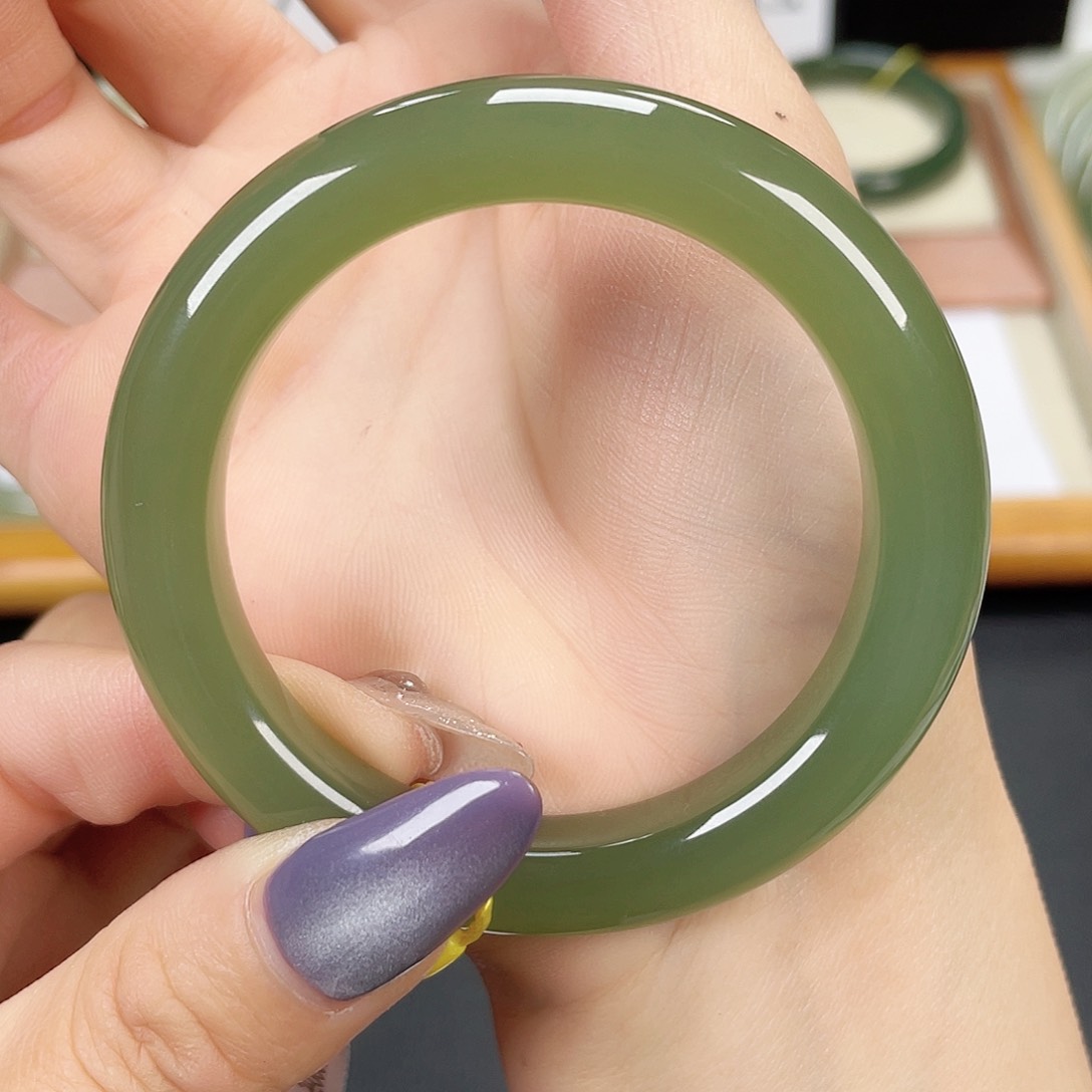 和田玉手镯未镶嵌