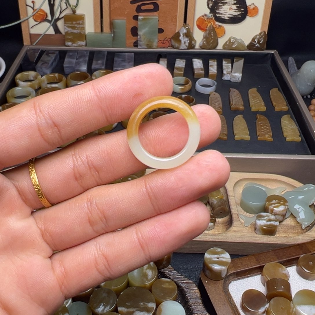 o***o和田玉（糖玉）未镶嵌珠宝奇石戒指