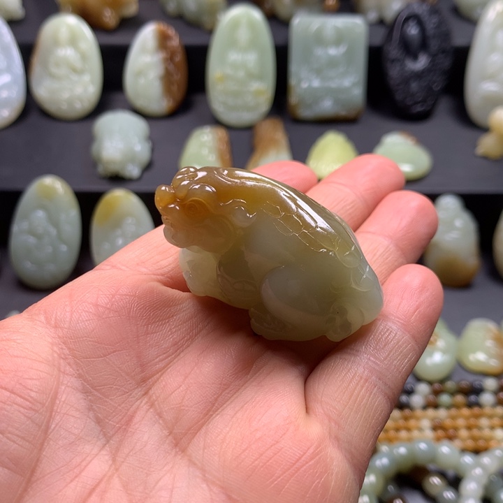 和田玉（糖玉）颈饰未镶嵌