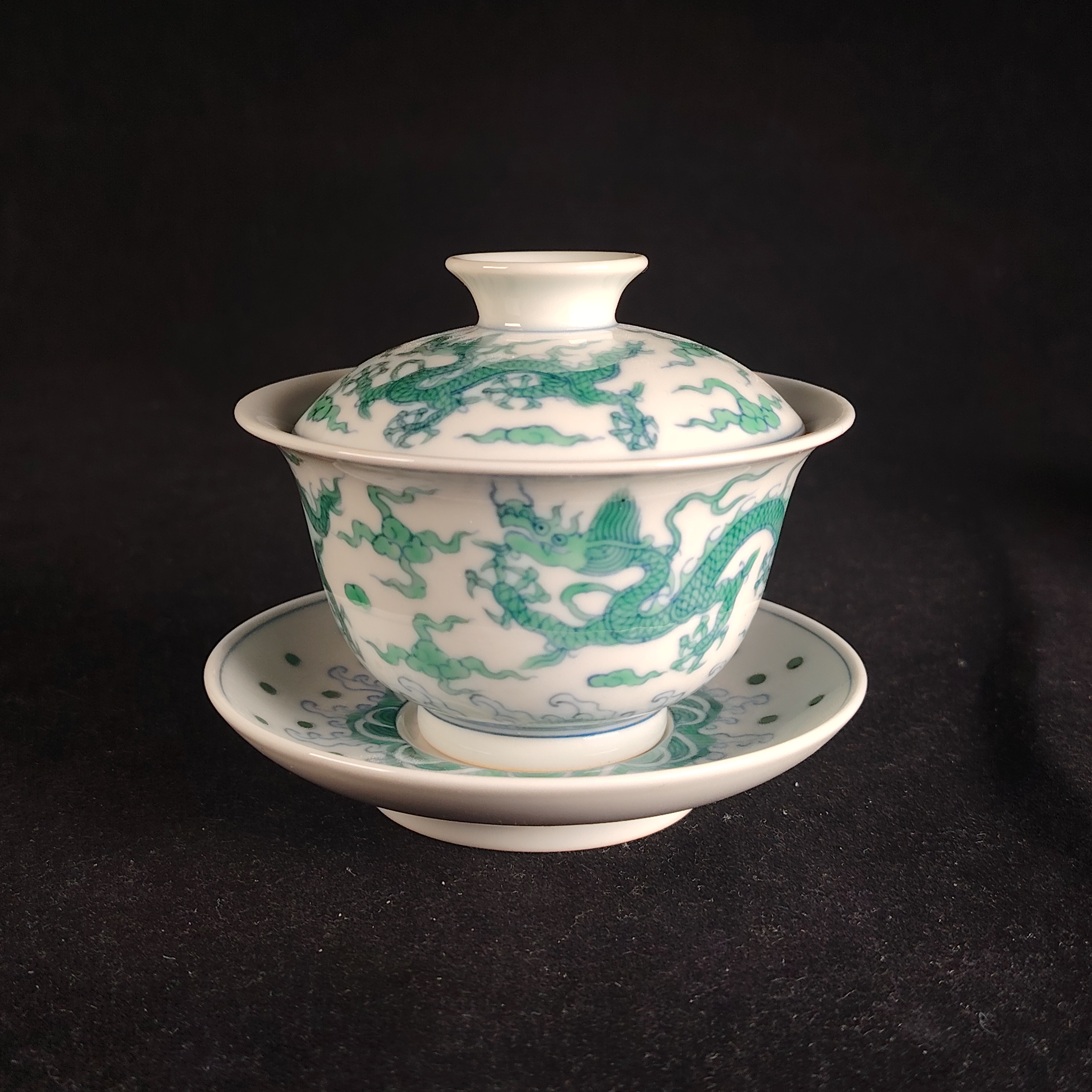 斗彩云龙戏珠纹三才盖碗