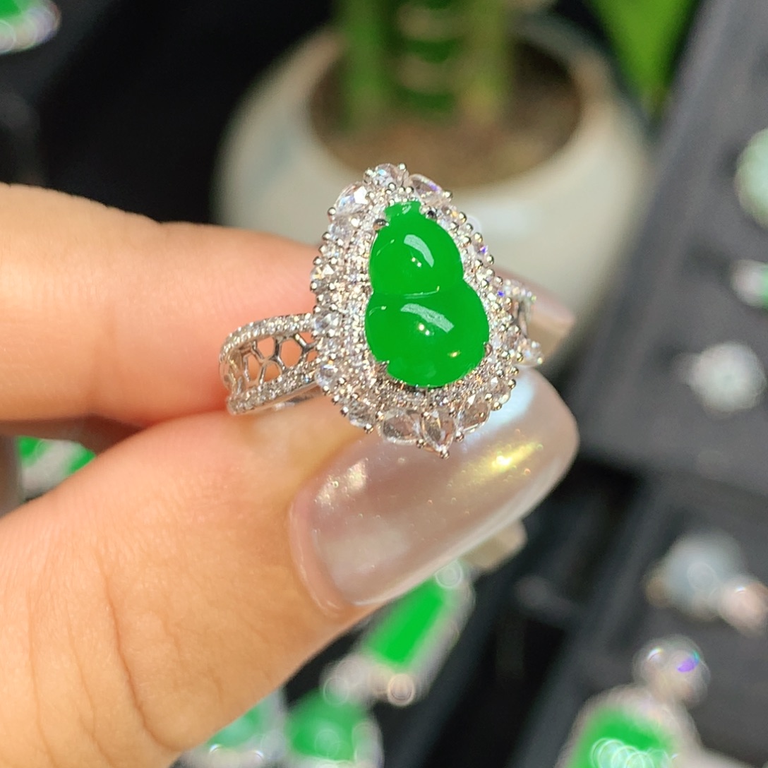 翡翠18K金镶嵌戒指