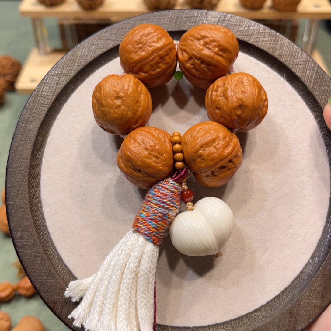 文玩核桃把件龙珠屁桃