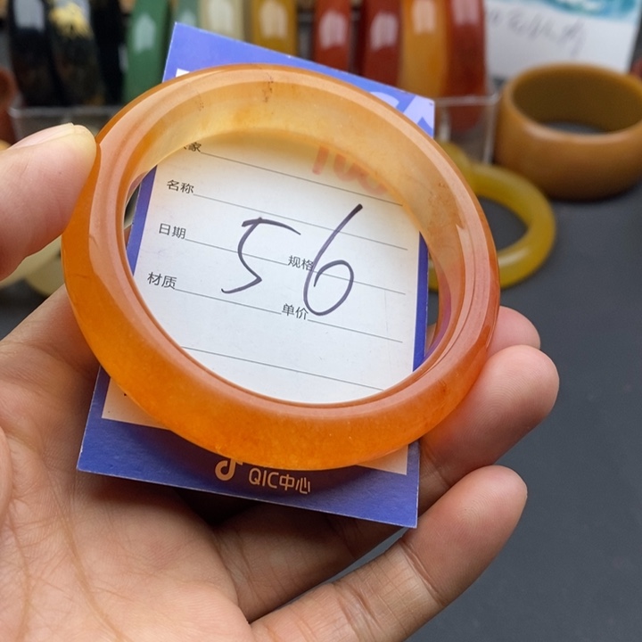 未镶嵌手镯石英质玉