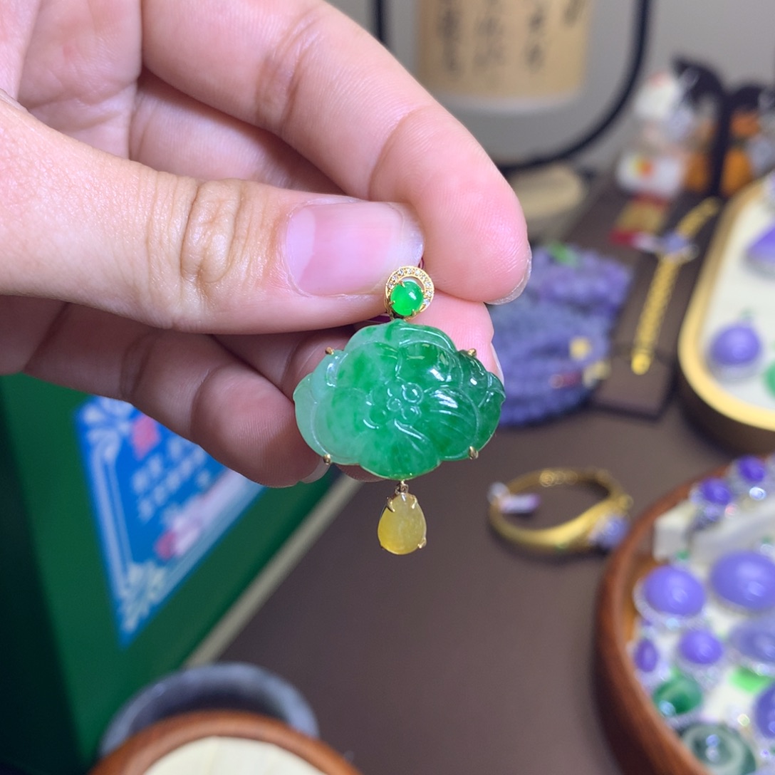 翡翠颈饰18K金镶嵌翡翠