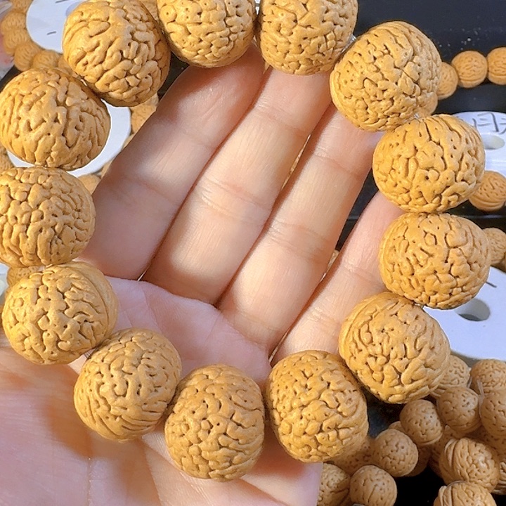 忘***殇桃核吊坠肥齐大肌肉纹