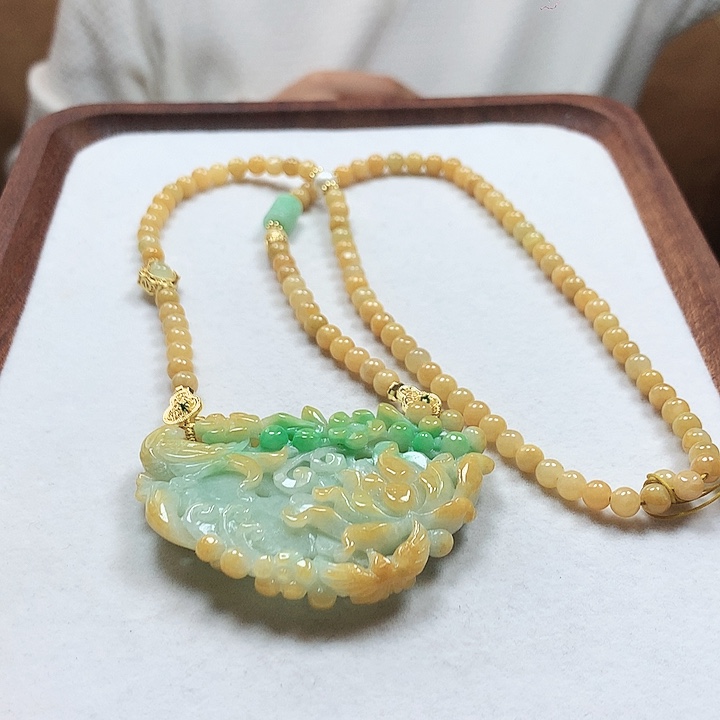 翡翠颈饰未镶嵌吊坠