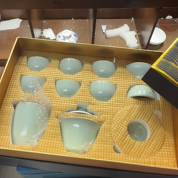 孤品茶具套装等。         
