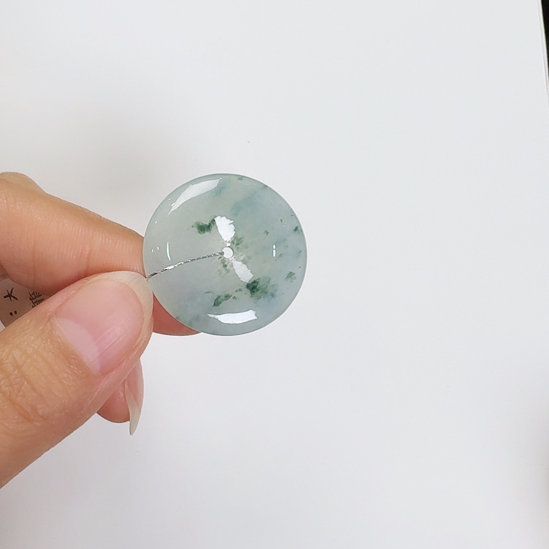 翡翠颈饰未镶嵌平安扣