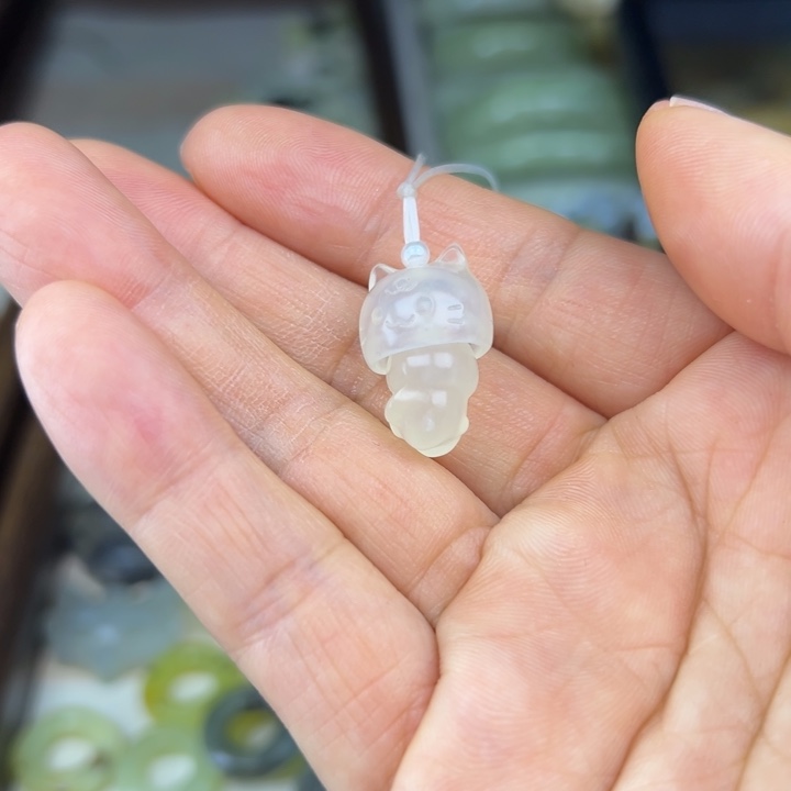 蛇纹石玉未镶嵌颈饰