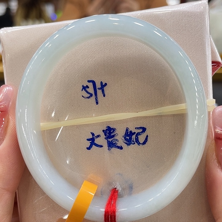 翡翠手镯未镶嵌翡翠手镯