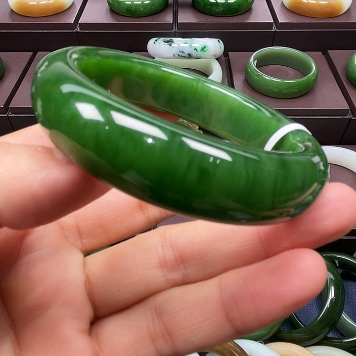 和田玉（碧玉）未镶嵌手镯