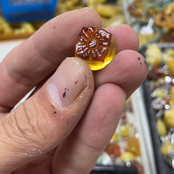 未镶嵌蜜蜡裸石吊坠