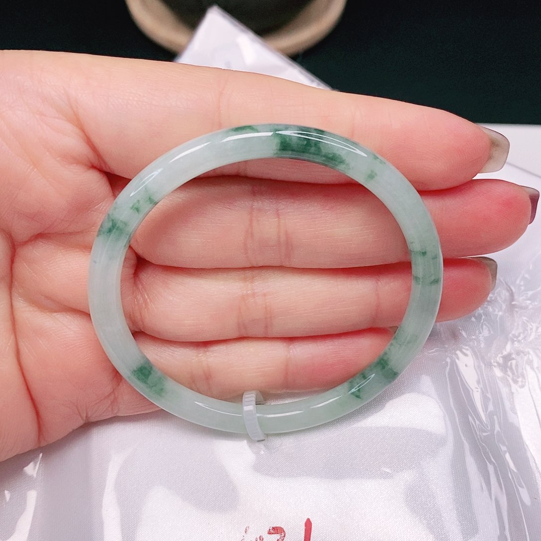 【闪购商品】翡翠手镯未镶嵌圆