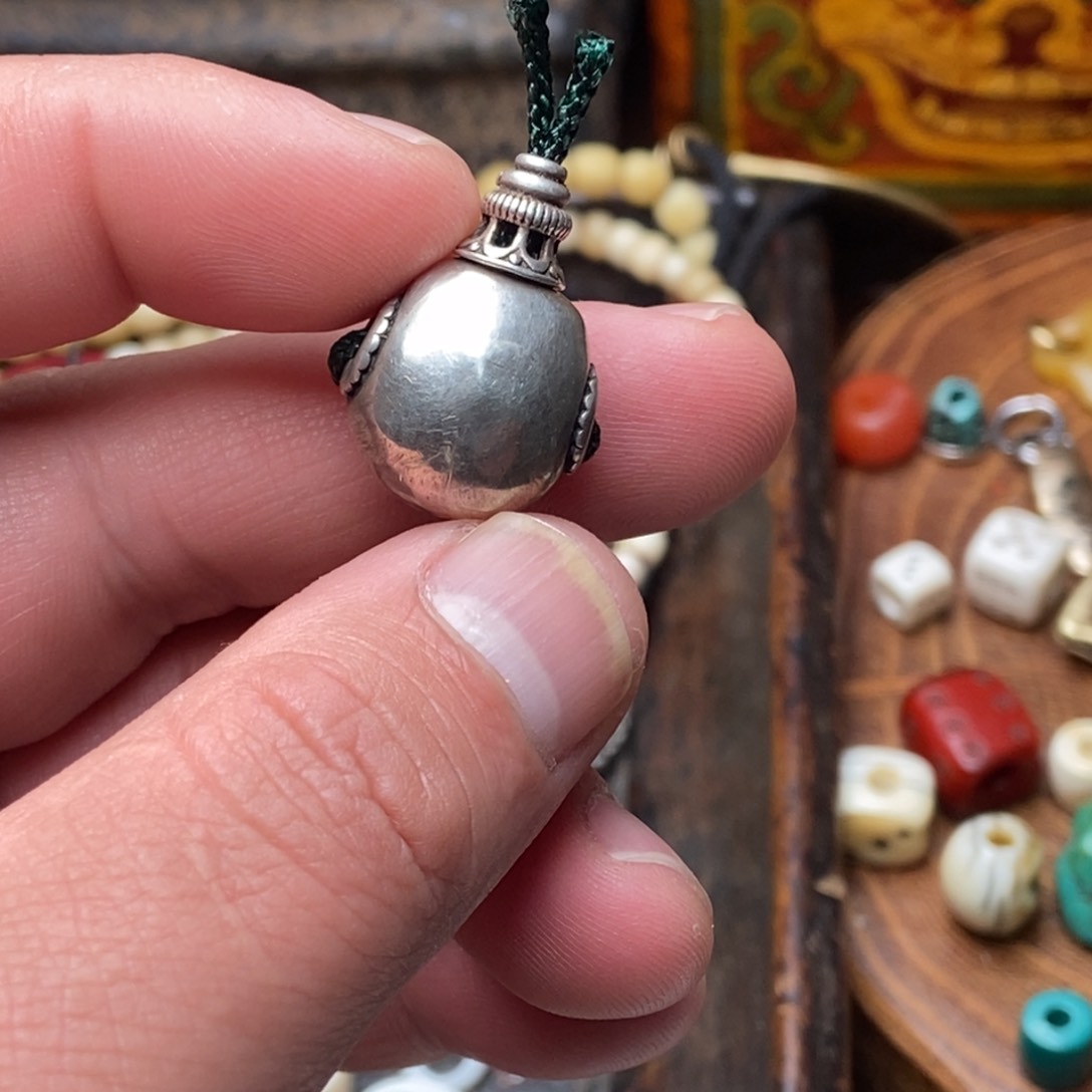 琉璃颈饰大****了藏传精品小元素的话说