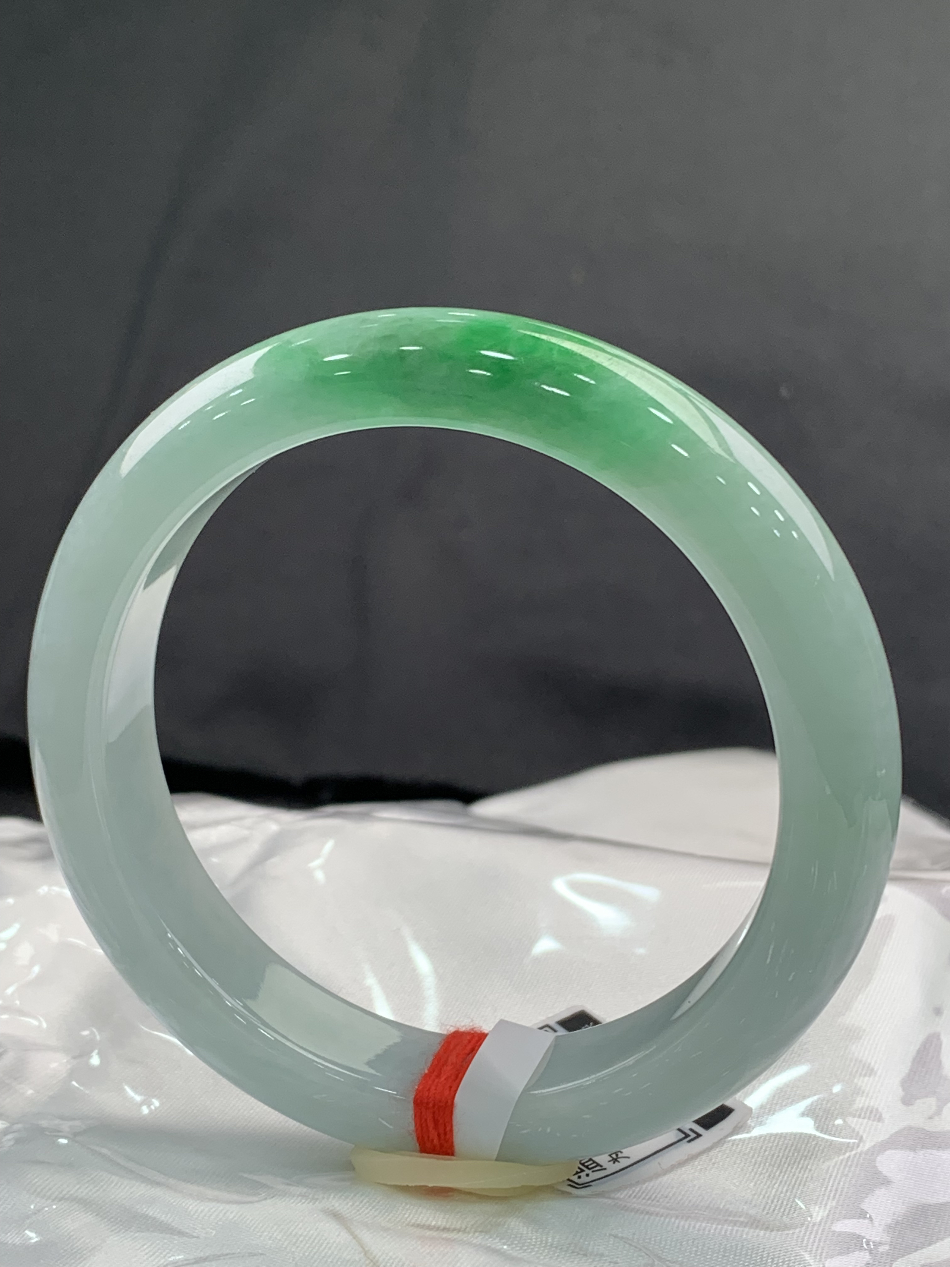 天然A货缅料翡翠手镯，圈口57