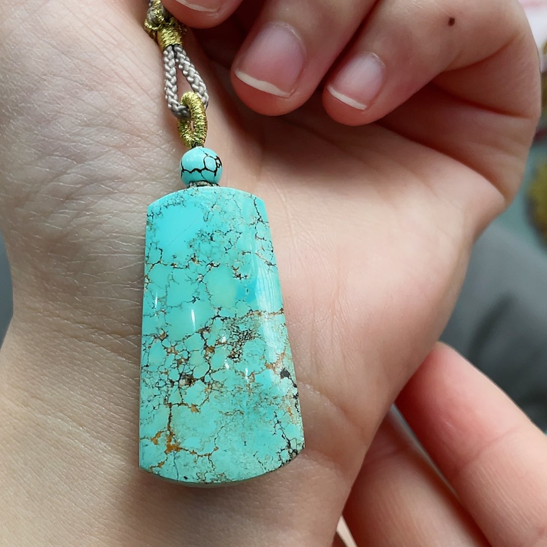 绿松石颈饰未镶嵌