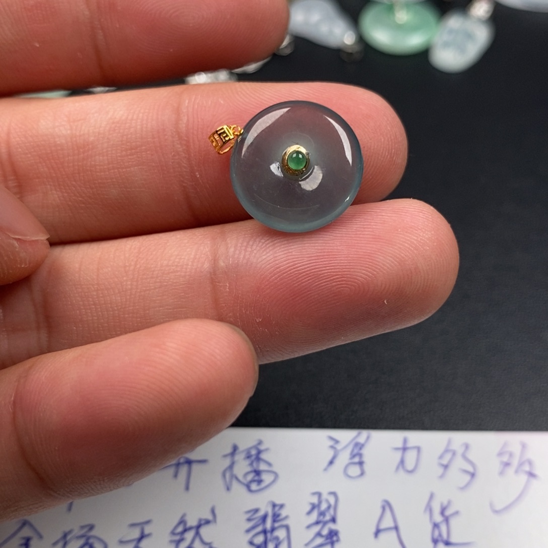 颈饰18K金镶嵌翡翠