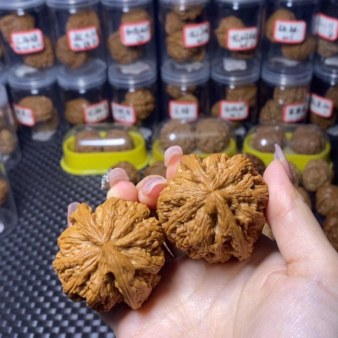 文玩核桃吊坠大粗筋50