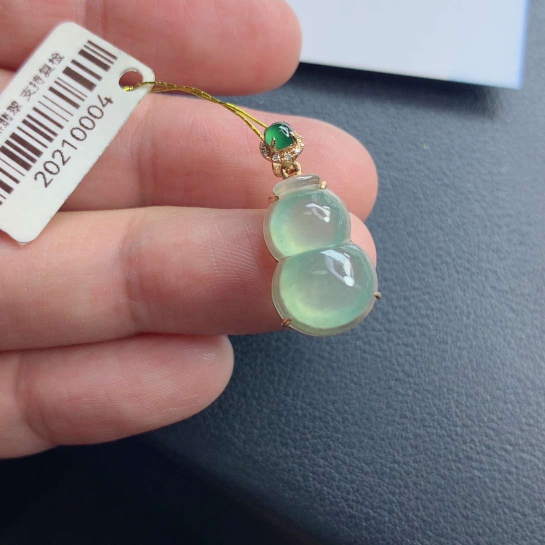 翡翠颈饰未镶嵌葫芦