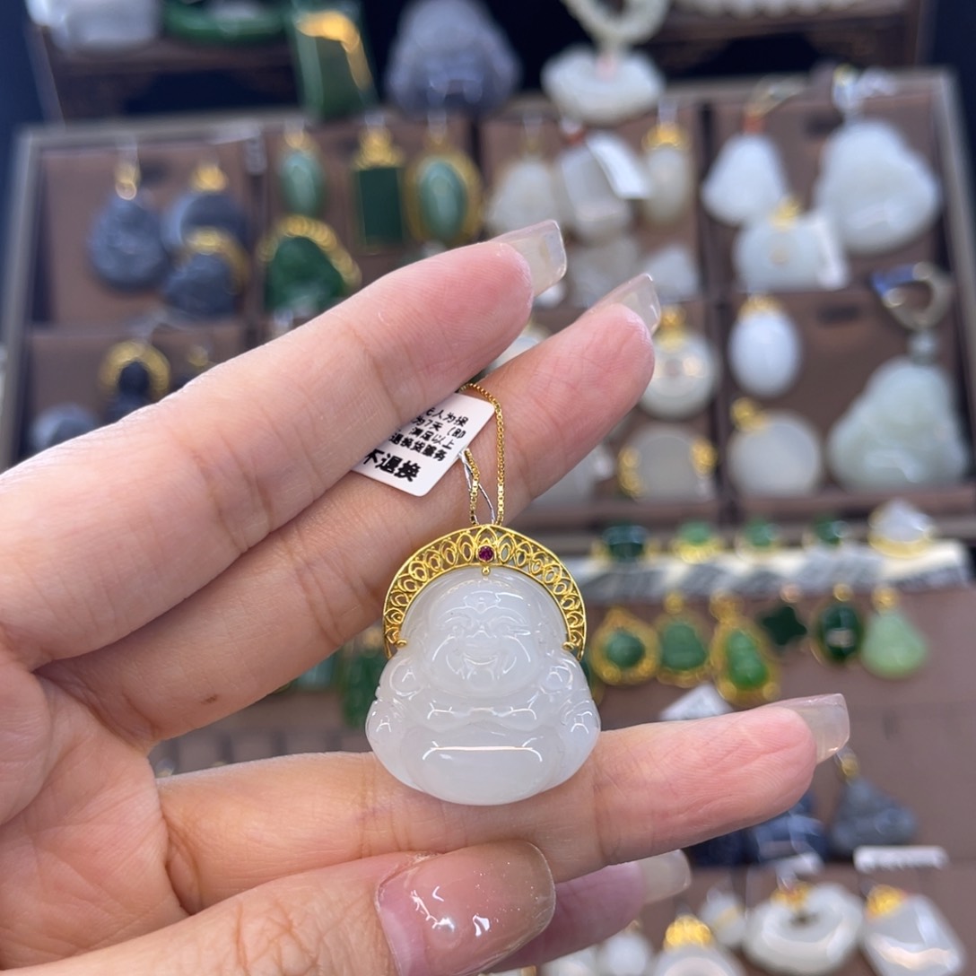 和田玉吊坠18K金镶嵌