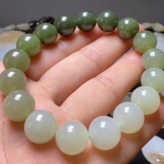 颈饰未镶嵌和田玉（白玉）