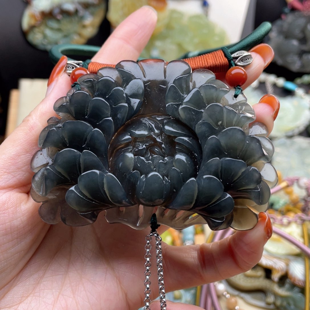 蛇纹石玉颈饰未镶嵌