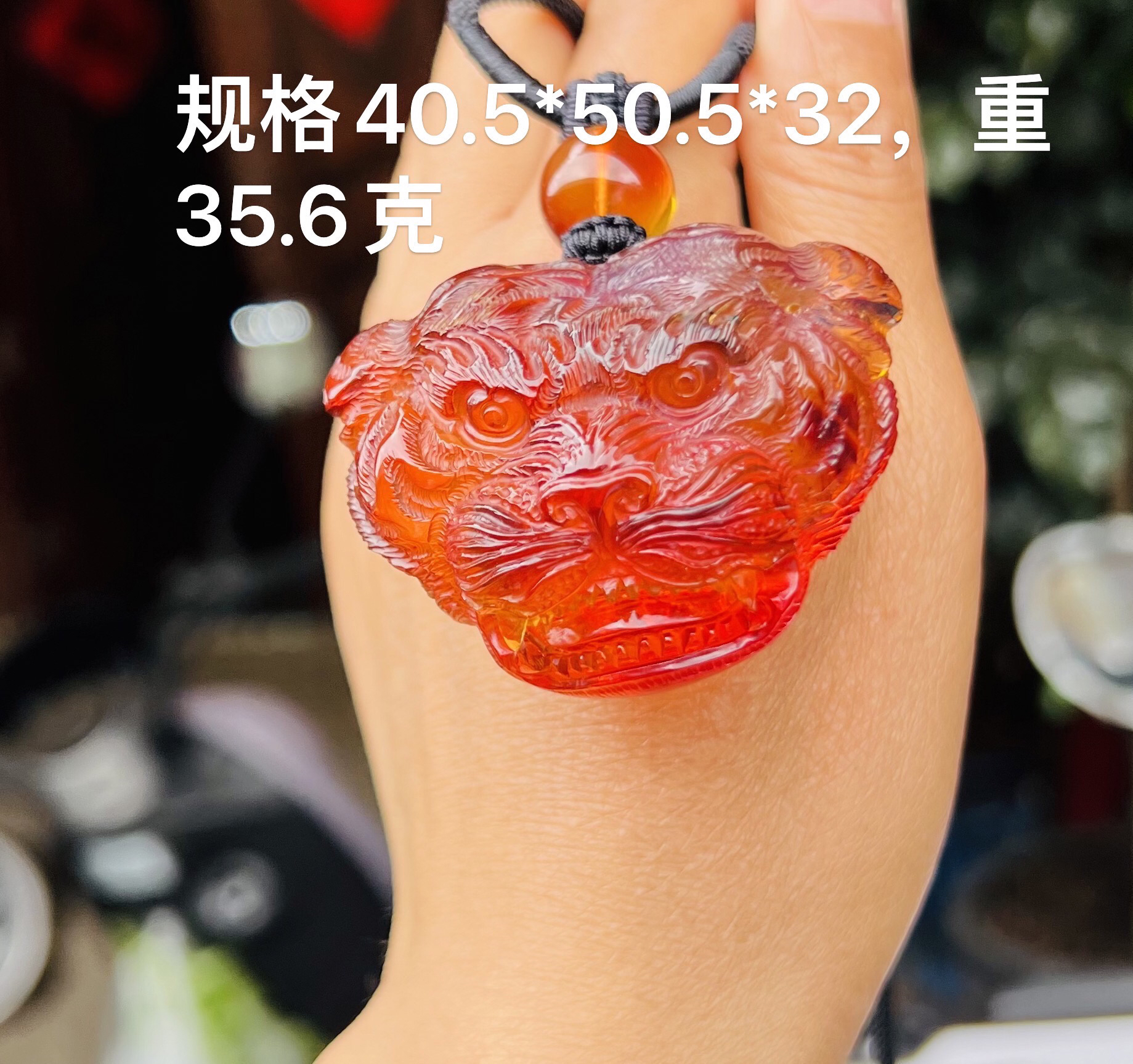 天然缅甸琥珀血珀虎头立体雕刻