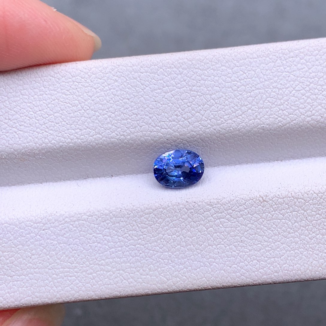蓝宝石裸石1.17克拉矢车菊色