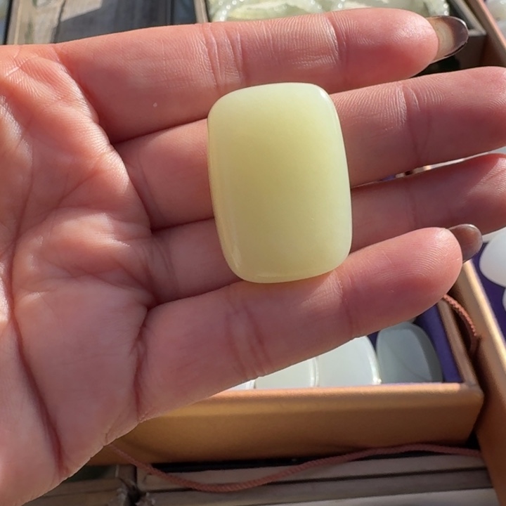 和田玉未镶嵌颈饰冰心