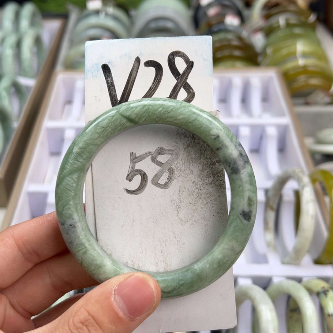 岫玉手镯未镶嵌天然岫玉