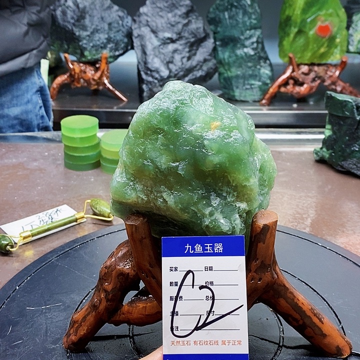 蛇纹石玉原石未镶嵌