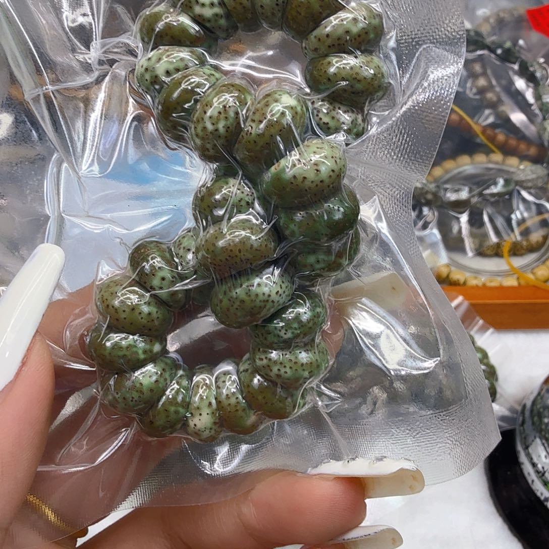 星月菩提手串21高端变态绿星月菩提猪大肠14单圈