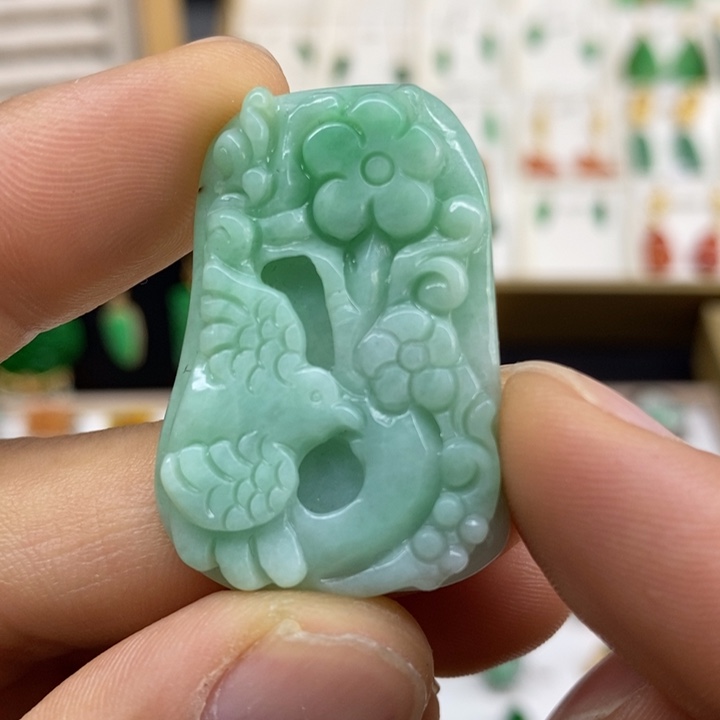 翡翠颈饰未镶嵌吊坠