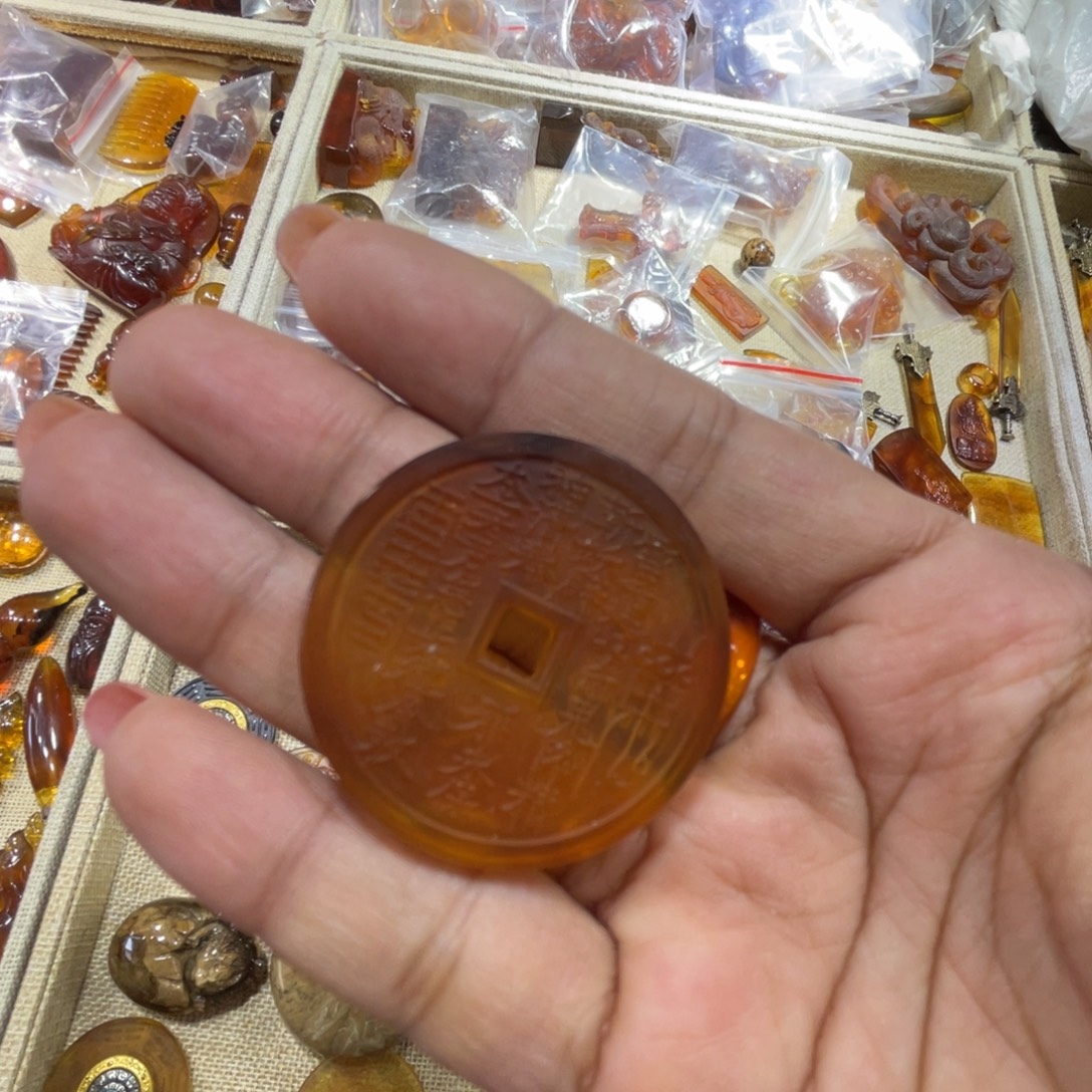 琥珀未镶嵌手串山鬼