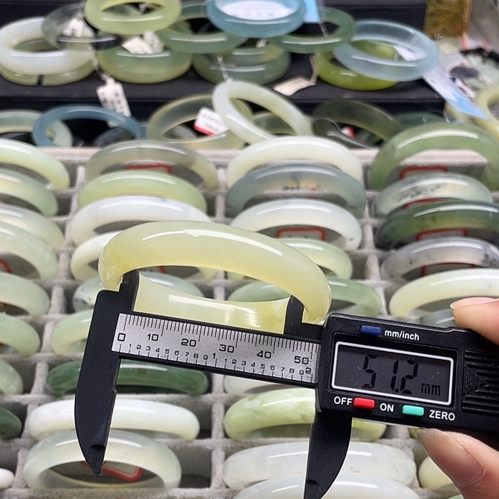 未镶嵌蛇纹石玉手镯90