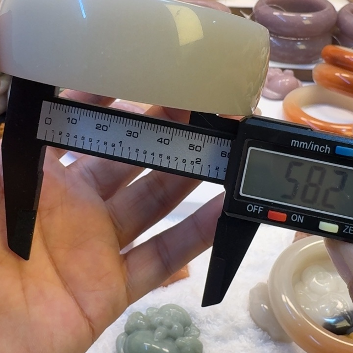 石英岩玉未镶嵌手镯