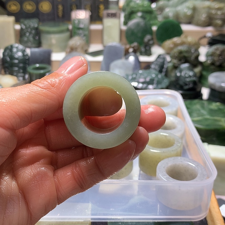 好***滴和田玉未镶嵌珠宝半成品