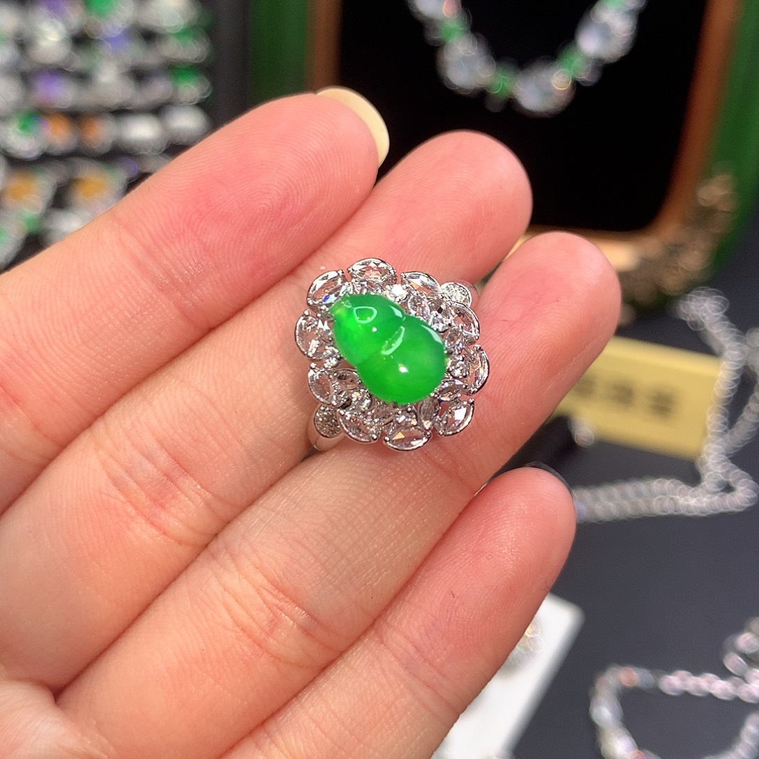 翡翠18K金镶嵌戒指