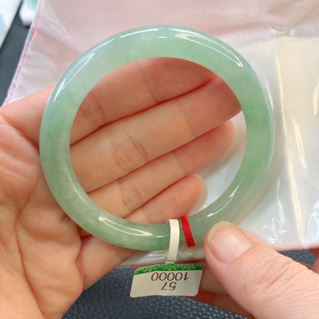 翡翠手镯未镶嵌57圆