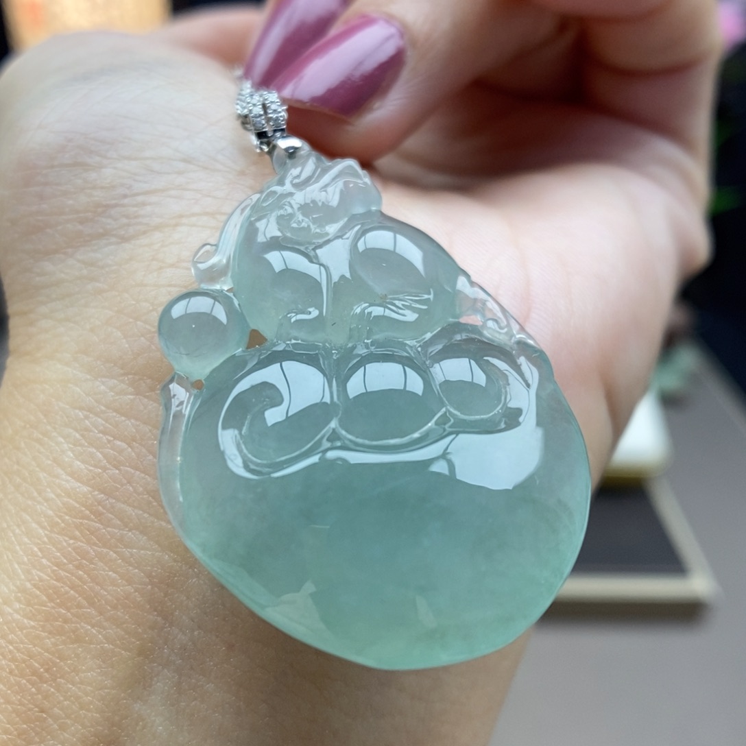 翡翠18K金镶嵌颈饰吊坠42