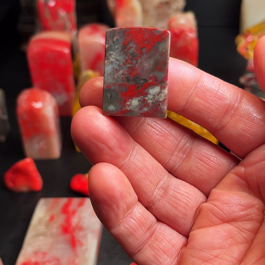 昌化石其他昌化牛角冻鸡血石方牌