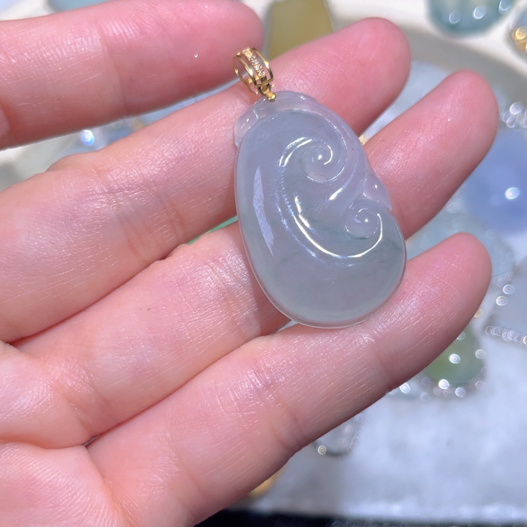 翡翠颈饰18K金镶嵌翡翠