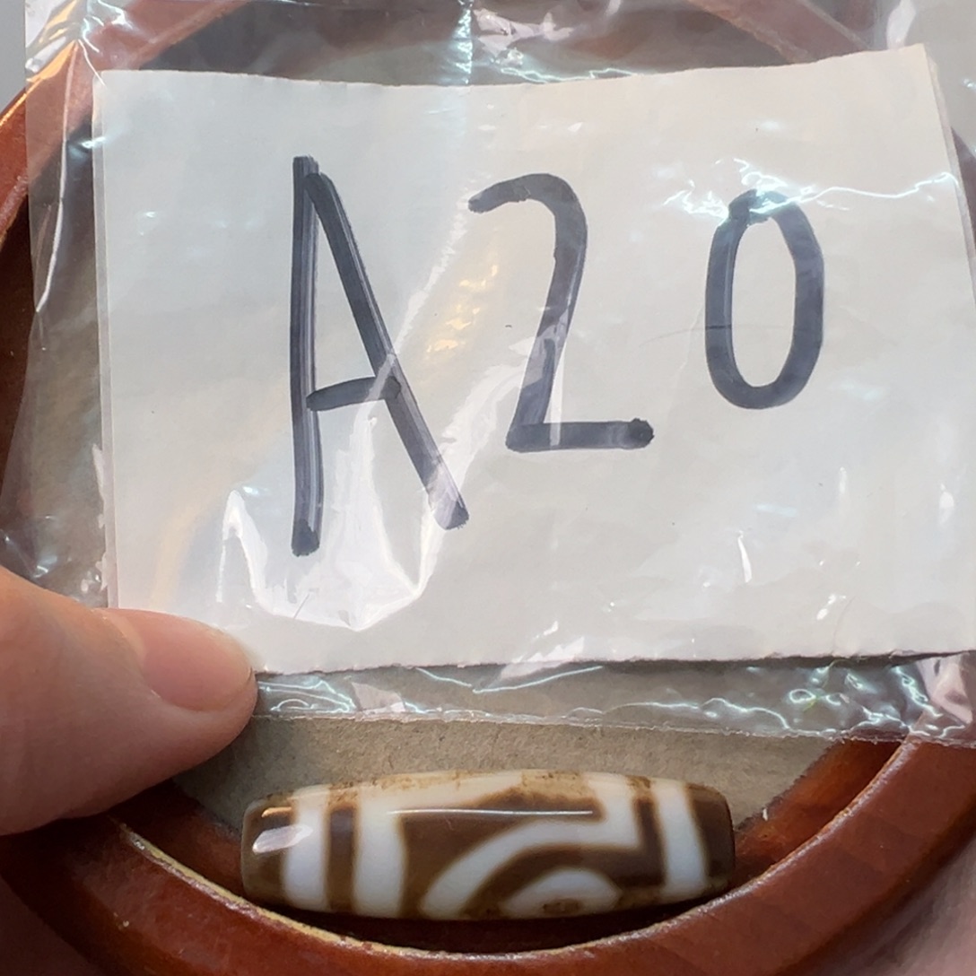玛瑙/玉髓未镶嵌颈饰台湾珠 二眼天珠