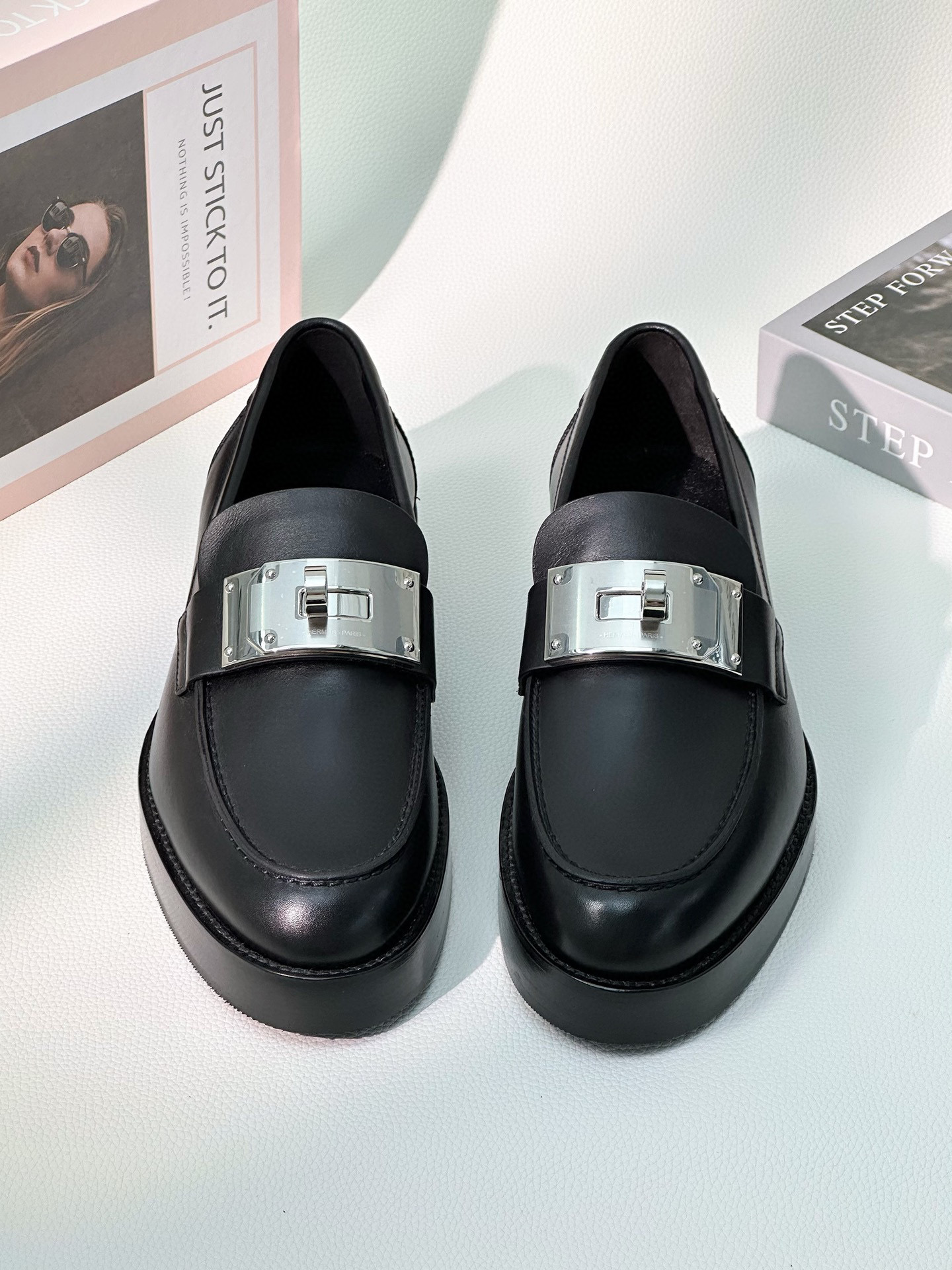 未使用 Hermes/爱马仕 爱马仕 女士 kelly扣黑银乐福鞋原价17000➕