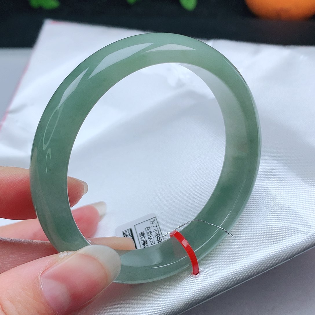 翡翠手镯未镶嵌58圈