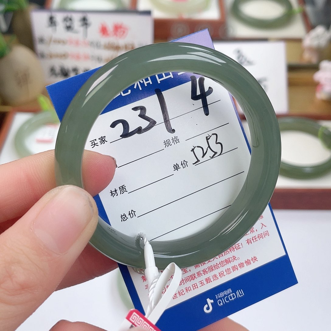 和田玉手镯未镶嵌