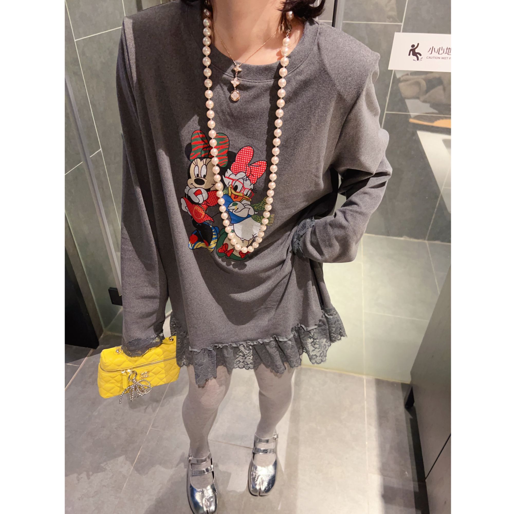 卡通印花中长款T恤衫女秋冬新款圆领垫肩休闲拼接蕾丝花边打底衫