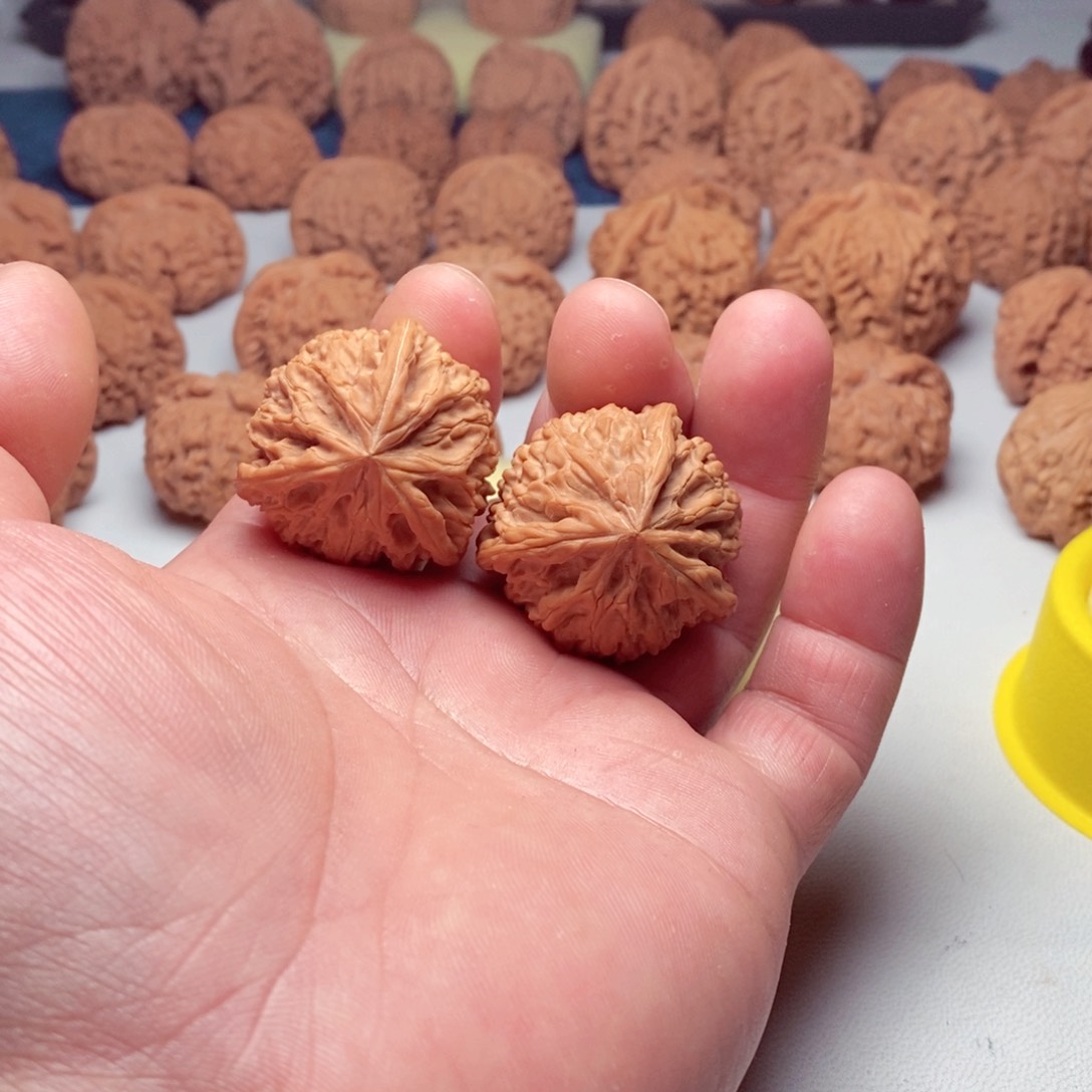 文玩核桃把件M****i三菱0332